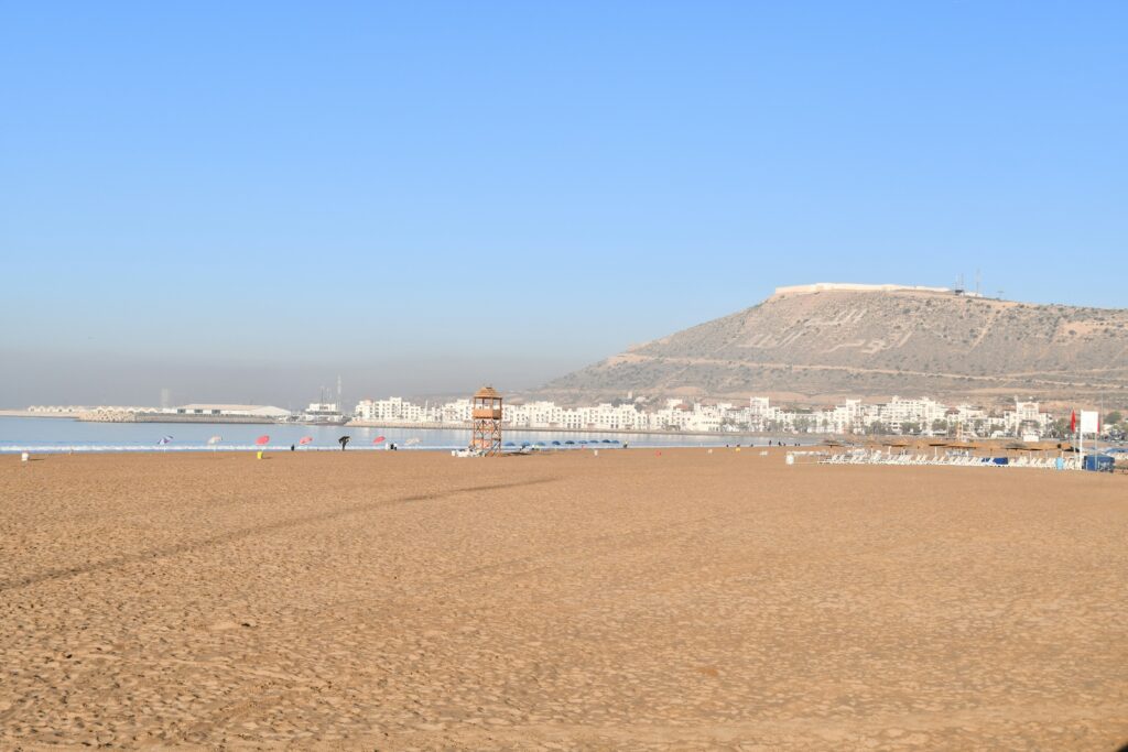 Agadir : Guide des Plages, Activités Nautiques et Meilleurs Hôtels